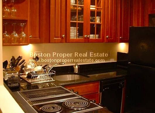 2nd image of 261 Beacon St APT 3