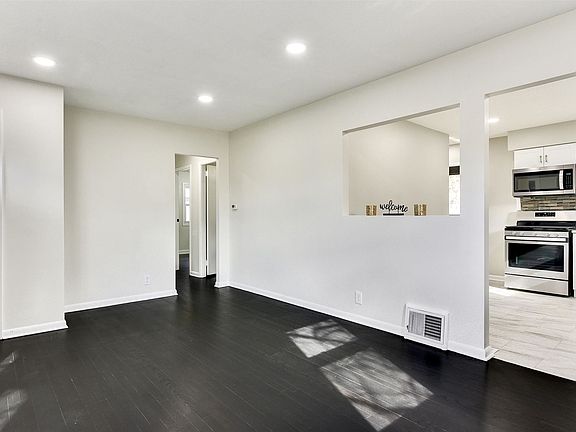 3rd image of 1541 Sunset Dr
