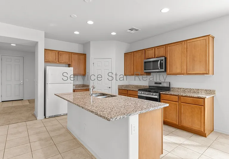 9031 W San Juan Ave — Photo 7