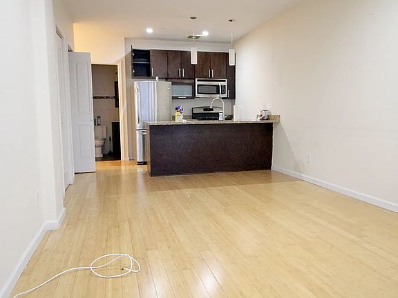 5th image of 499 Vanderbilt Ave APT 4C