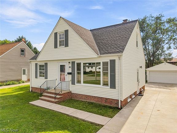 3rd image of 1666 Ridgeview Dr