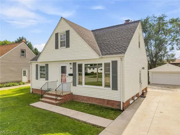 1666 Ridgeview Dr, Wickliffe, OH 44092