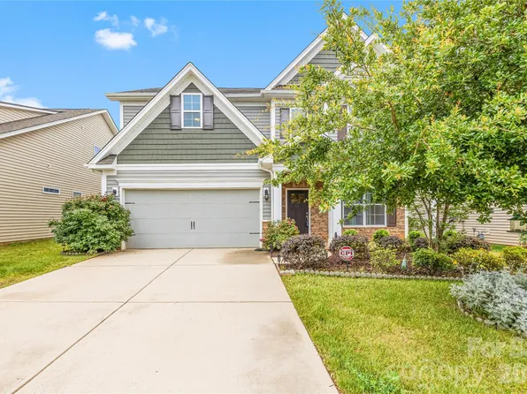 8813 Douglas Palace Ct, Charlotte, NC 28278