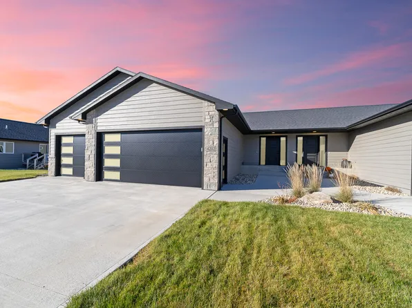 4200 N Knob Hill Ct, Sioux Falls, SD 57107
