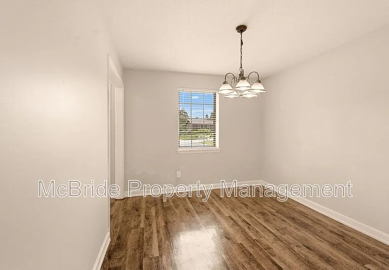 4409 Roxbury Dr — Photo 7