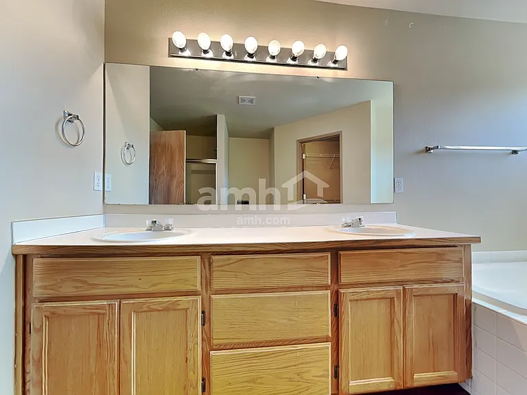 7815 205th St E — Photo 12