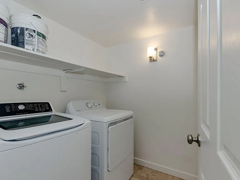 2720 N Beverly Ave — Photo 18