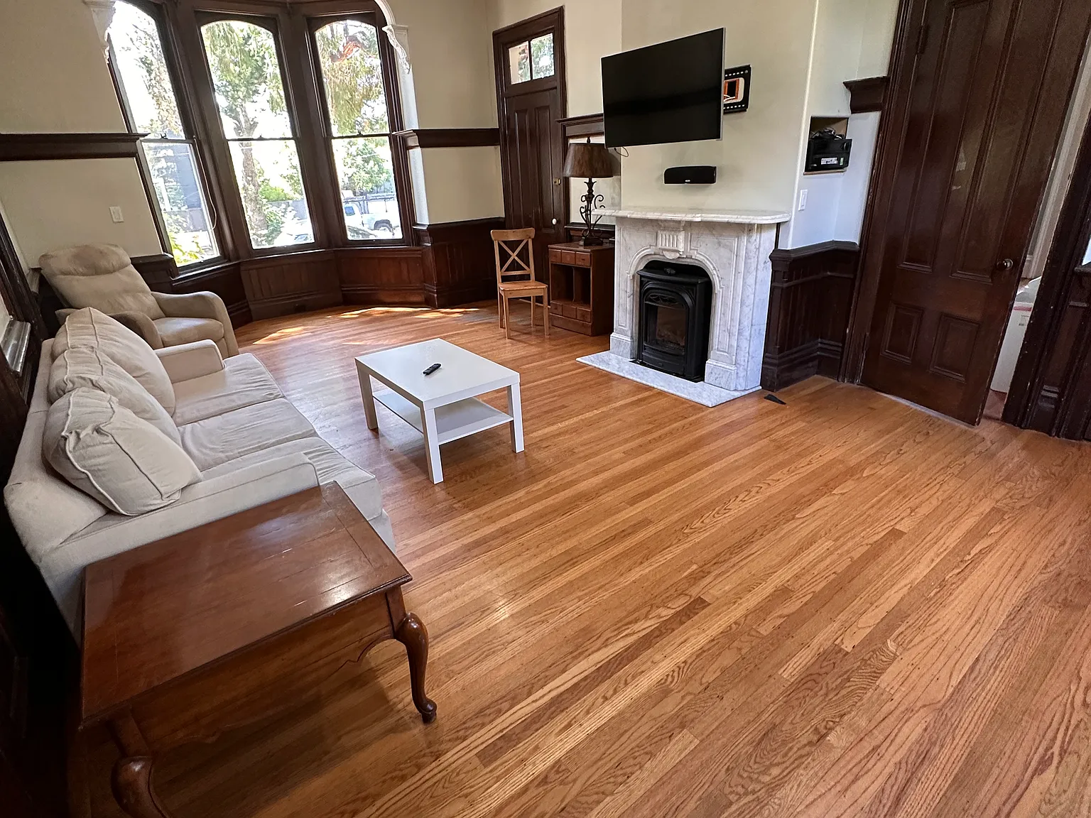 5 bed, 2.5 bath, 2150 sqft, $9,950 — Photo 3