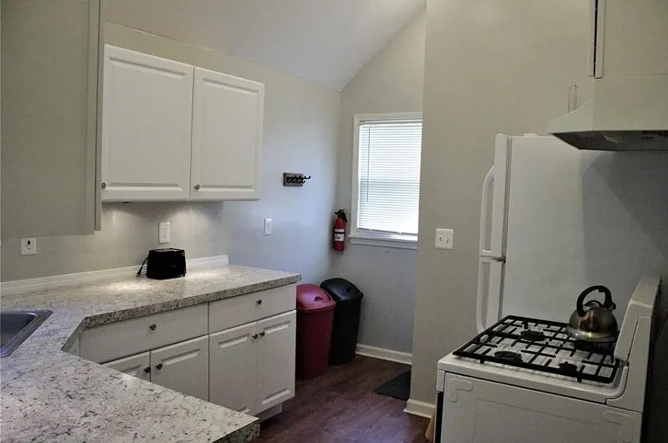 4 bed, 1450 sqft, $2,600 — Photo 2
