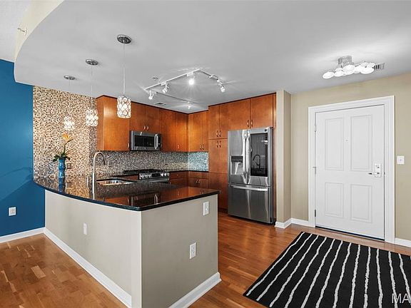 5th image of 4909 Laclede Ave APT 905