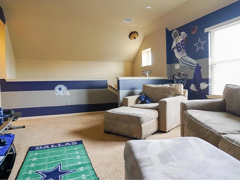 2109 Mooncrest Dr — Photo 24