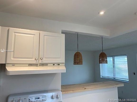 4th image of 2100 NE 51st Ct APT 201