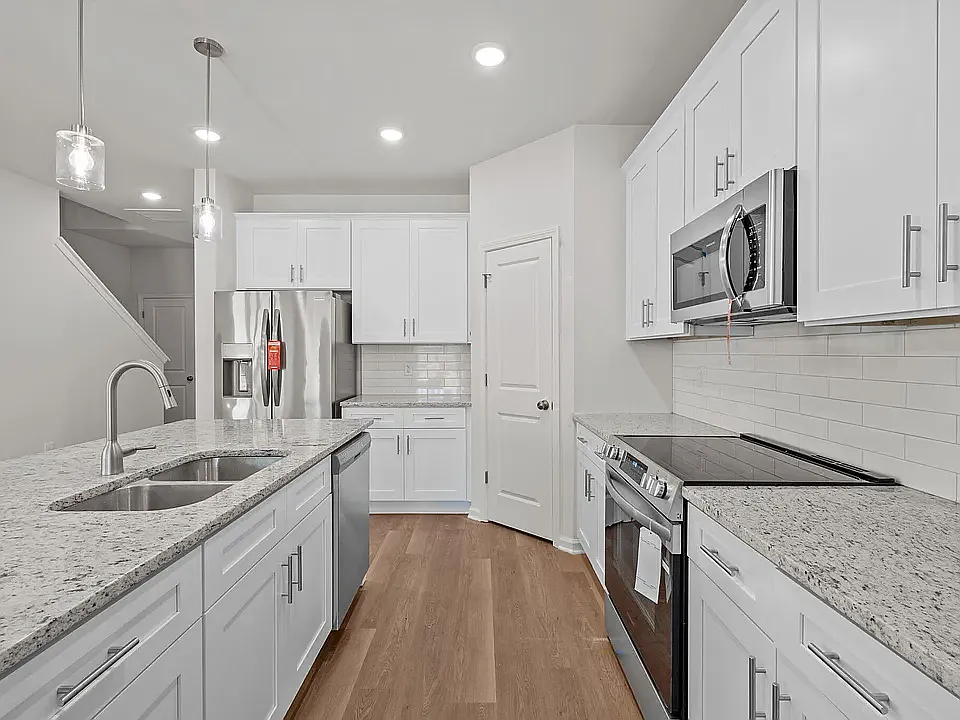 3 bed, 1830 sqft, $2,300 — Photo 4