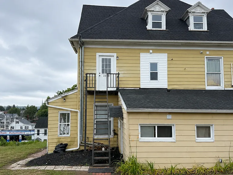 235 W Main St #B — Photo 1