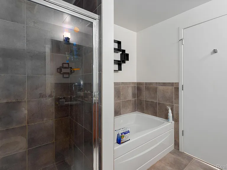 3670 Woodward Ave #506 — Photo 17