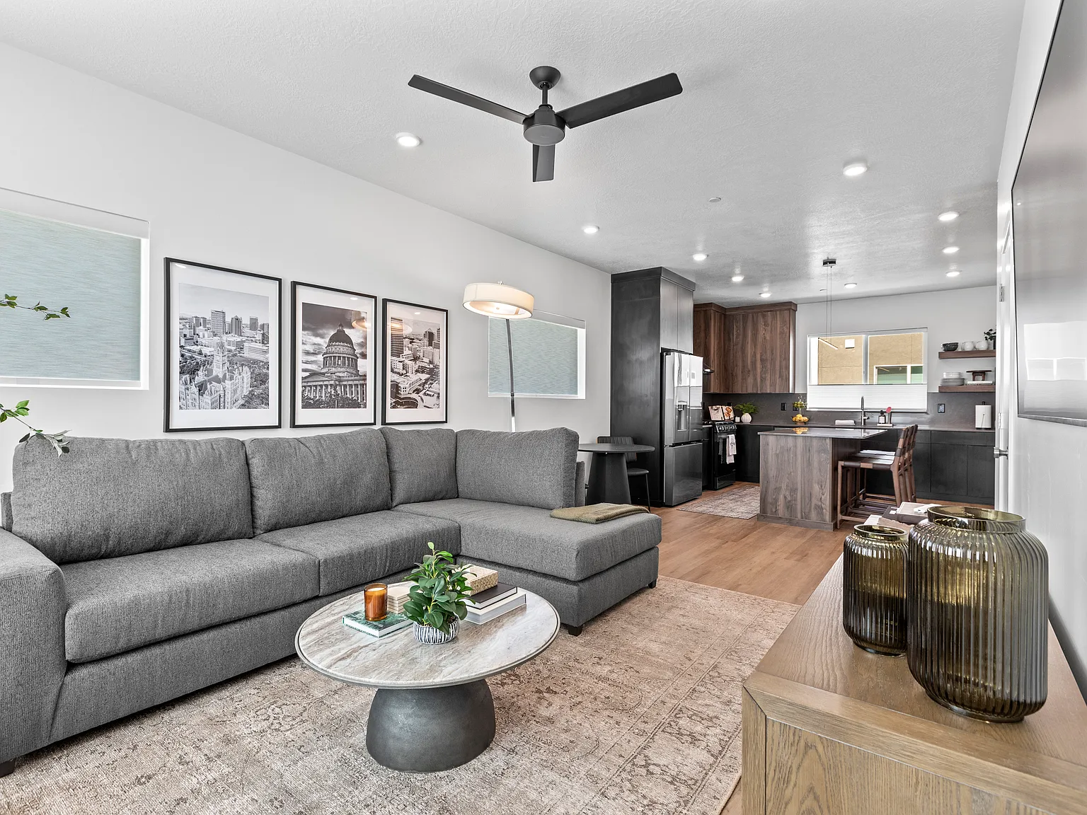 3 bed, 2.5 bath, 1500 sqft, $3,500 — Photo 1
