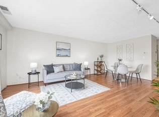 4 Summit Dr APT 413, Reading, MA 01867