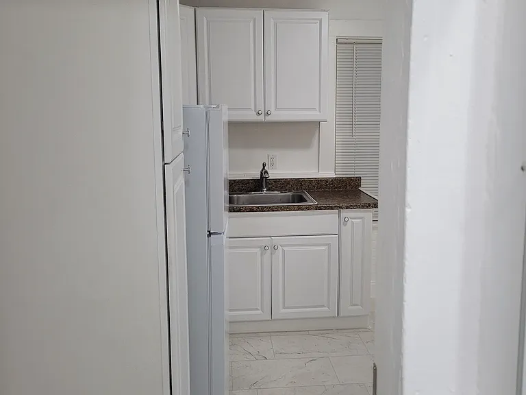 Essex Ave — Photo 39