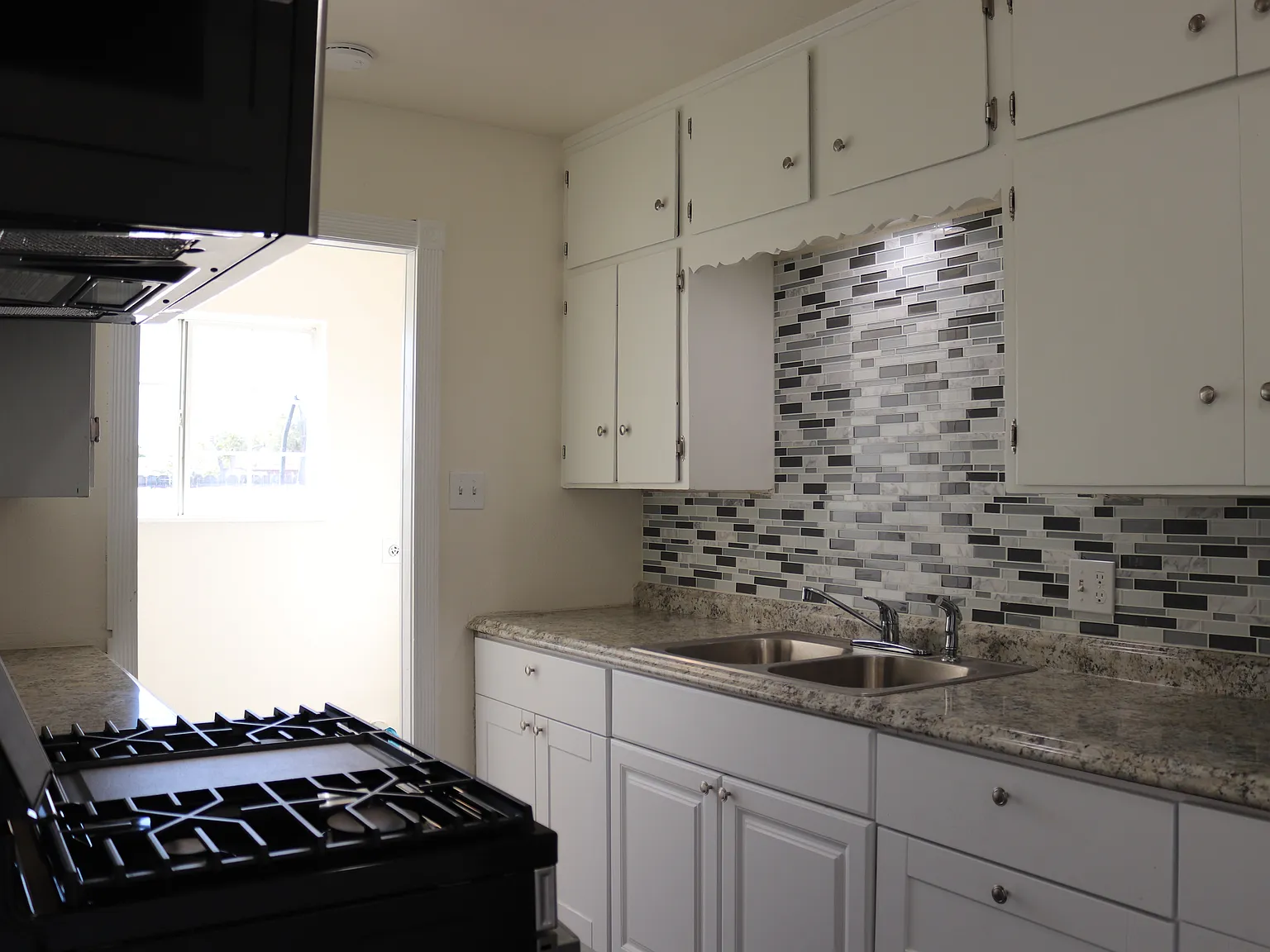 411 N Burton St — Photo 4