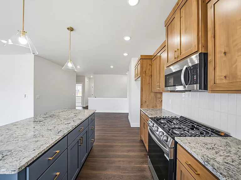 445 E River Ln — Photo 2