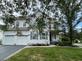 10 Burton Cir, Princeton, NJ 08540