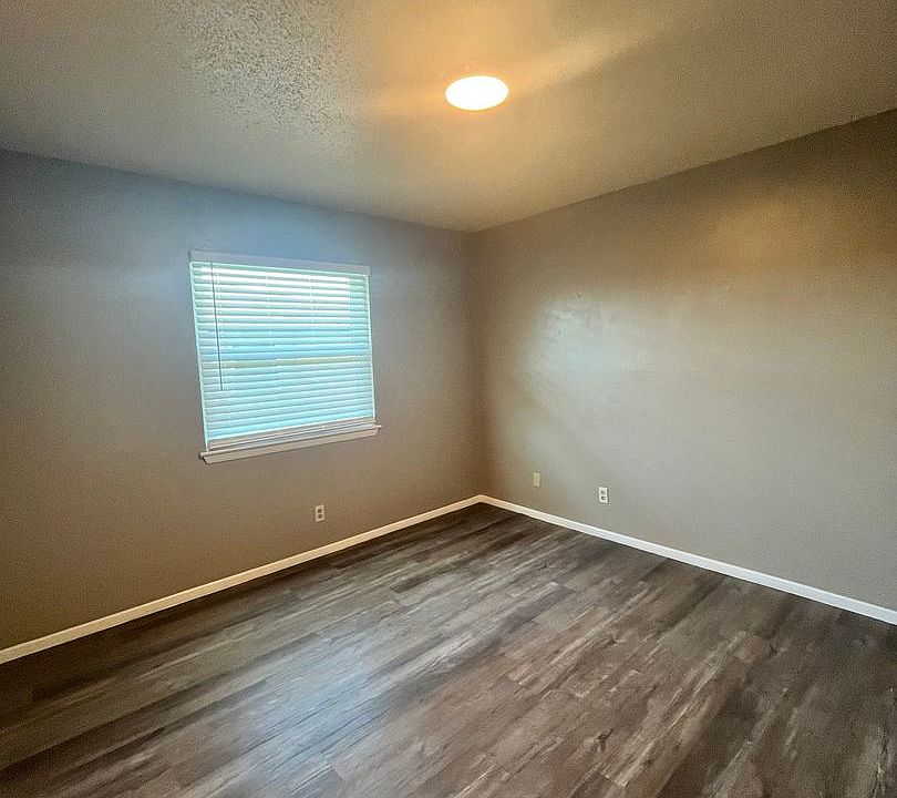 2nd image of 5623 S Quaker Ave APT C