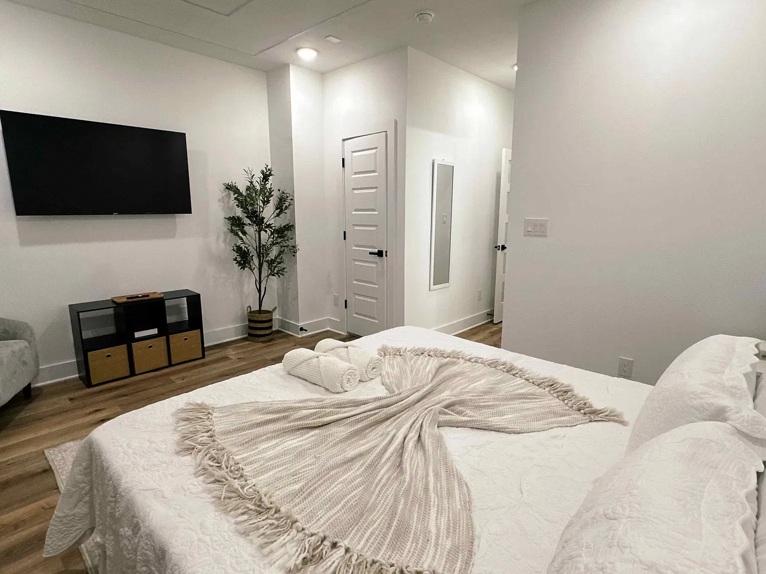 3 bed, $2,900 — Photo 1