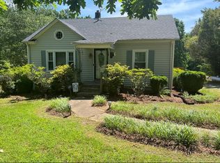 1096 Chatham Rd, Halifax, VA 24558