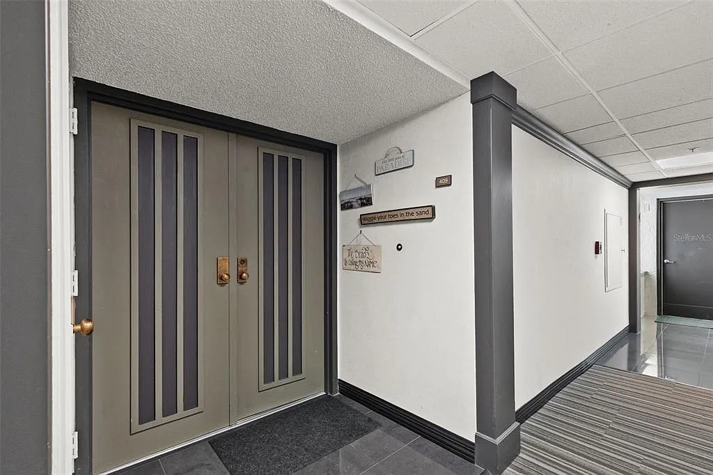 2 bed, 2.0 bath, 1394 sqft, $3,600 — Photo 3