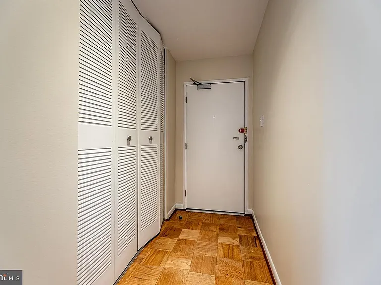 10648 Montrose Ave #102 — Photo 12
