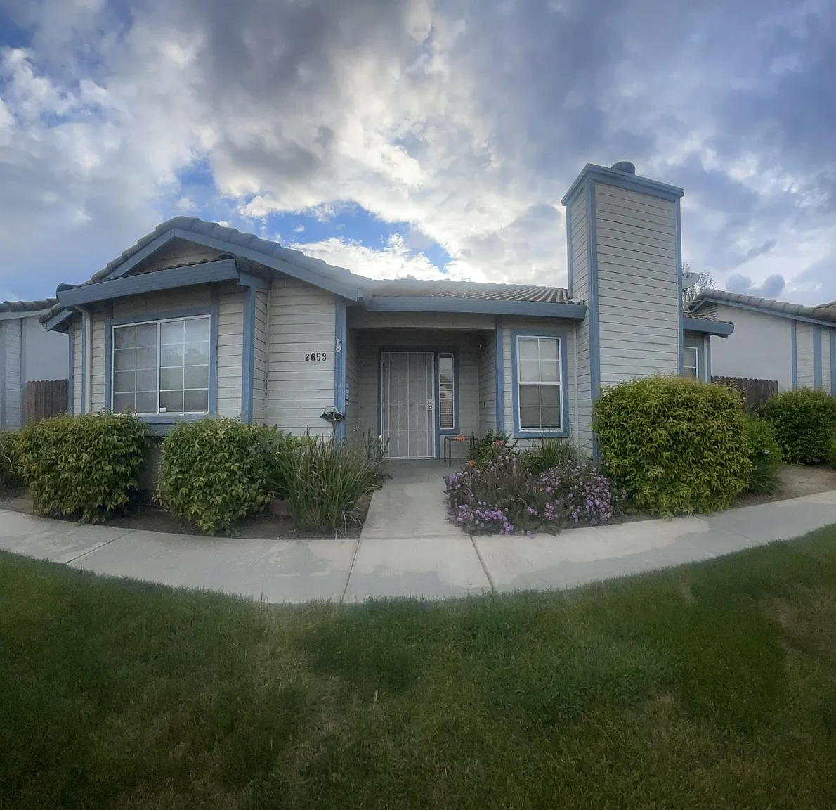 2653 Parklane photo 1