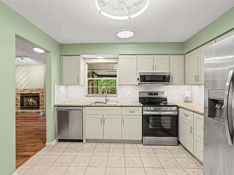 17703 Cranbrook Dr — Photo 10