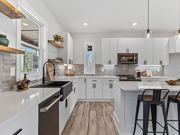 2nd image of 645 Canterbury Rd