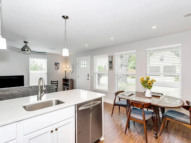 609 N Reus St — Photo 13