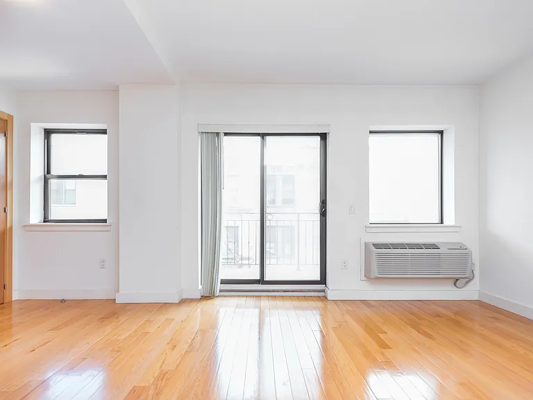 31-35 31st St #418 — Photo 4