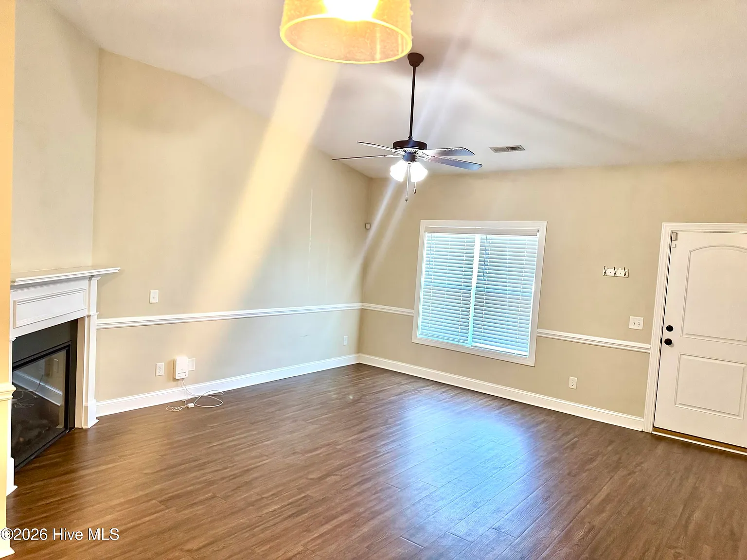 3 bed, 2.0 bath, $1,650 — Photo 2