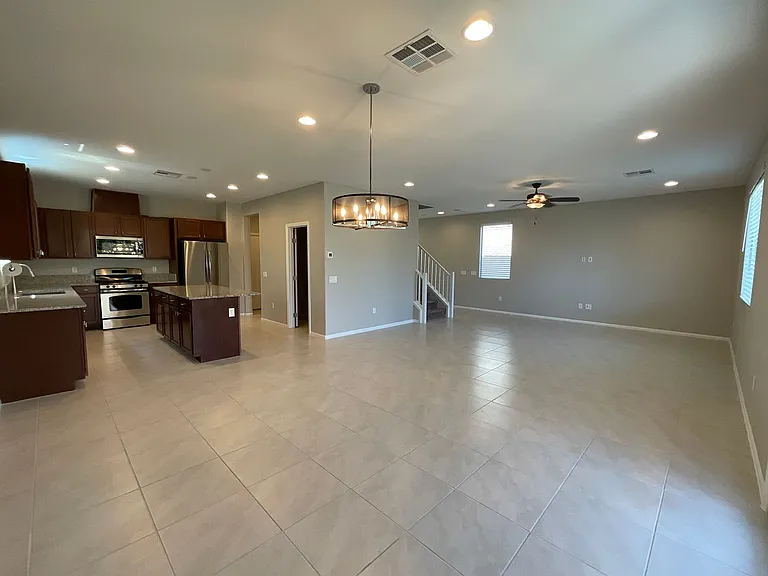 18 Pivot Ave — Photo 2