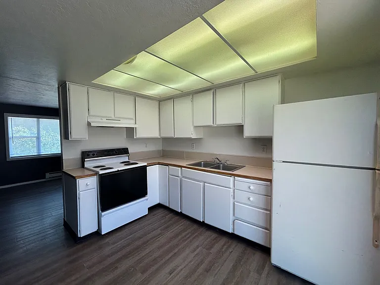 547 Poole Ave — Photo 8