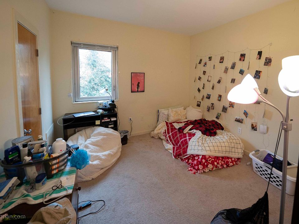 Small downstairs bedroom with shared bath