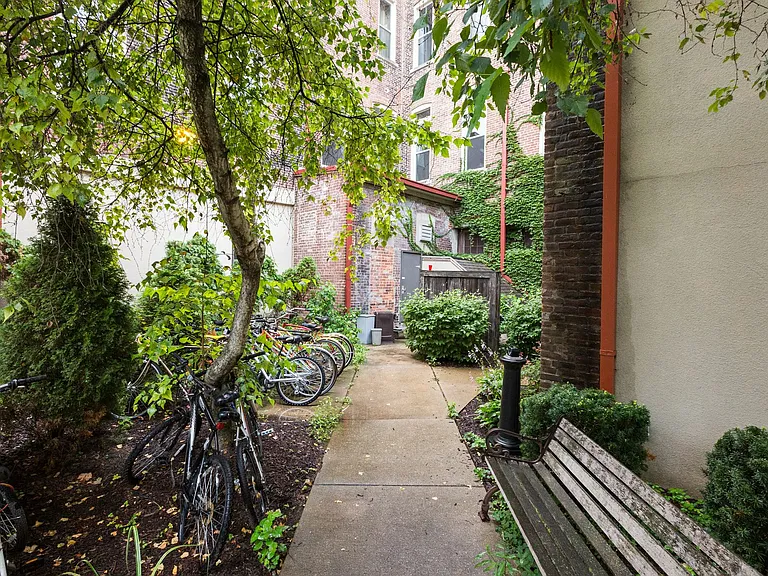 Lahr Apartments — Photo 11