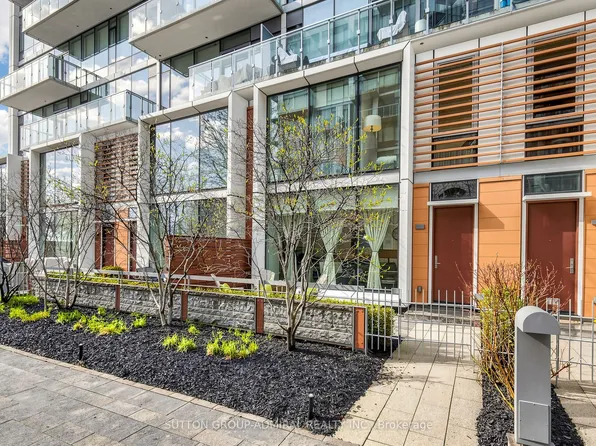 39 Queens Quay E #Townhouse 115, Toronto, ON M5E 0A5
