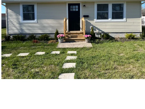 29 Patchogue St, Patchogue, NY 11772