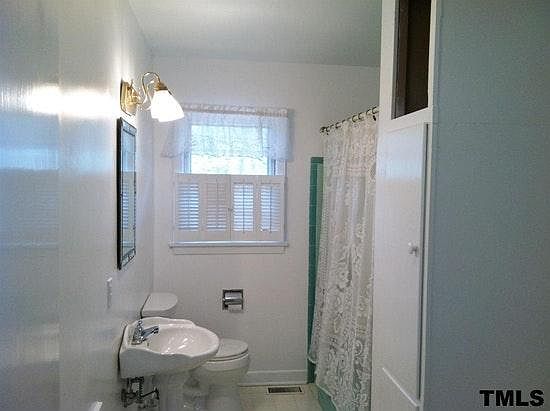 full bath with laundry hookups