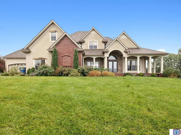 6701 Wildflower Ct, Lincoln, NE 68516