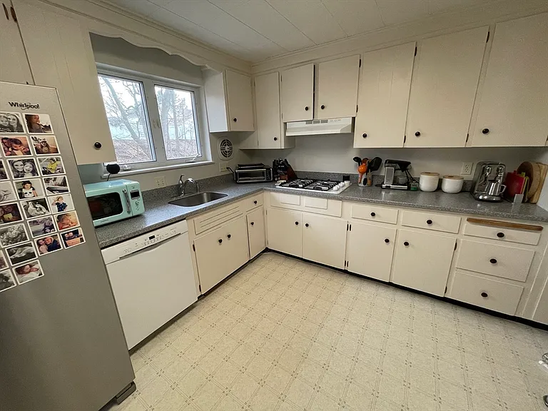 178 Beethoven Ave #- — Photo 4