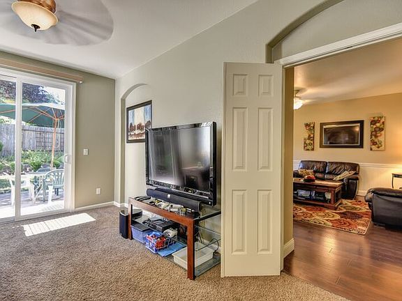 5th image of 308 Bayonne Ct