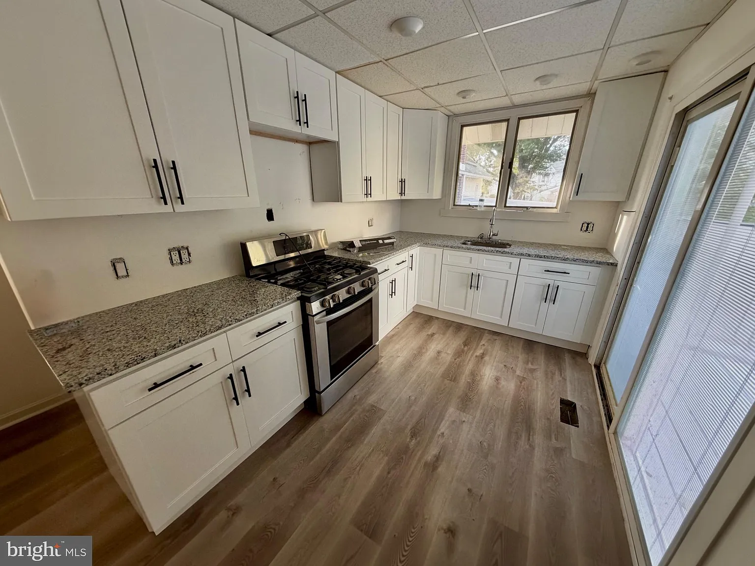 4 bed, 1.0 bath, 1188 sqft, $2,450 — Photo 2