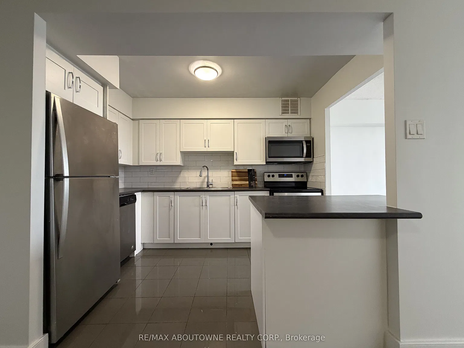 3 bed, $2,710 — Photo 4