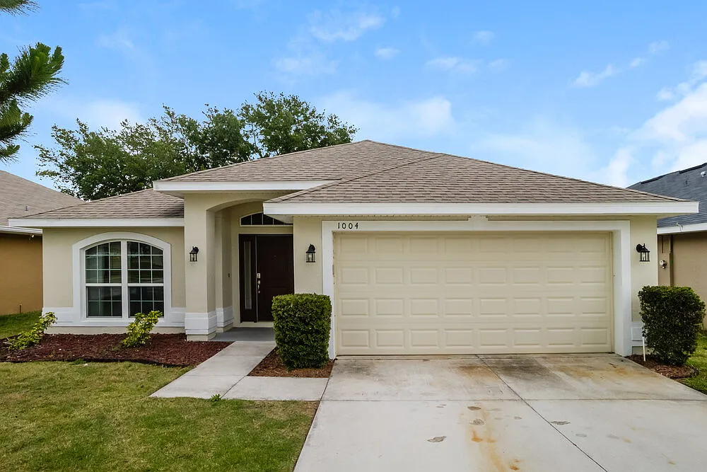 4 bed, 2.0 bath, 2046 sqft, $2,235 — Photo 1