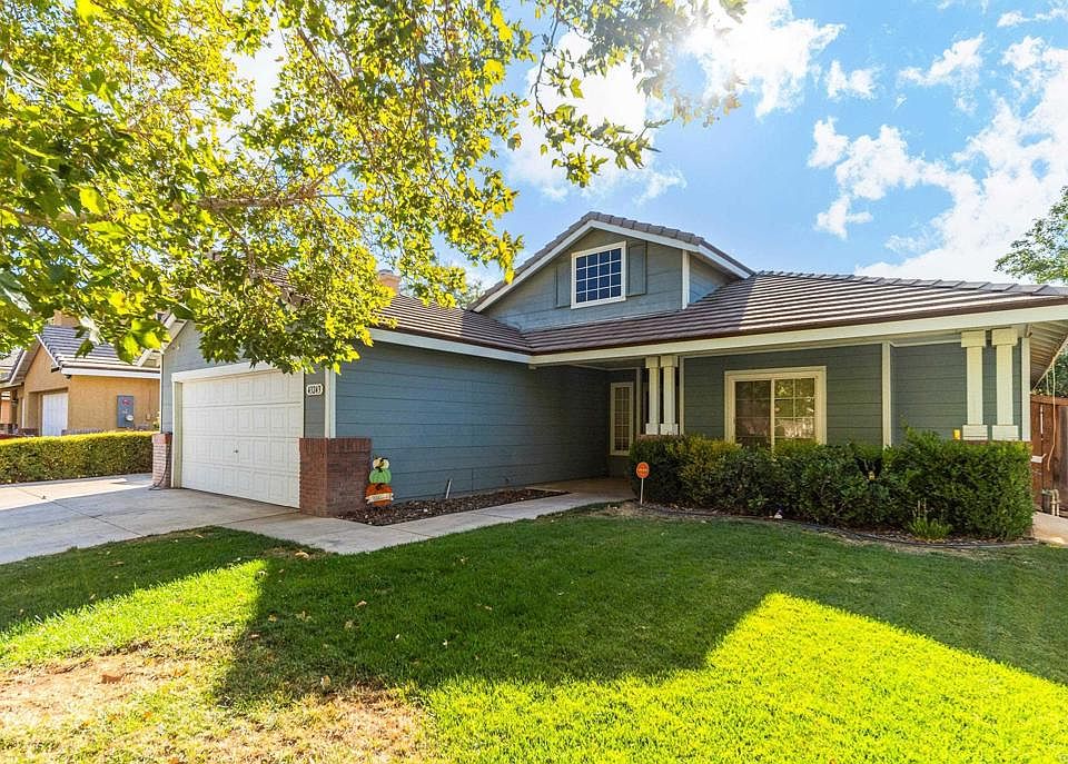 1st image of 43243 Vineyard Dr